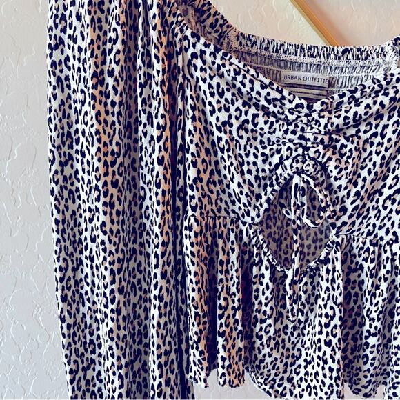 Urban Outfitters animal print crop blouse raw edges cut outs medium M - Picture 3 of 11